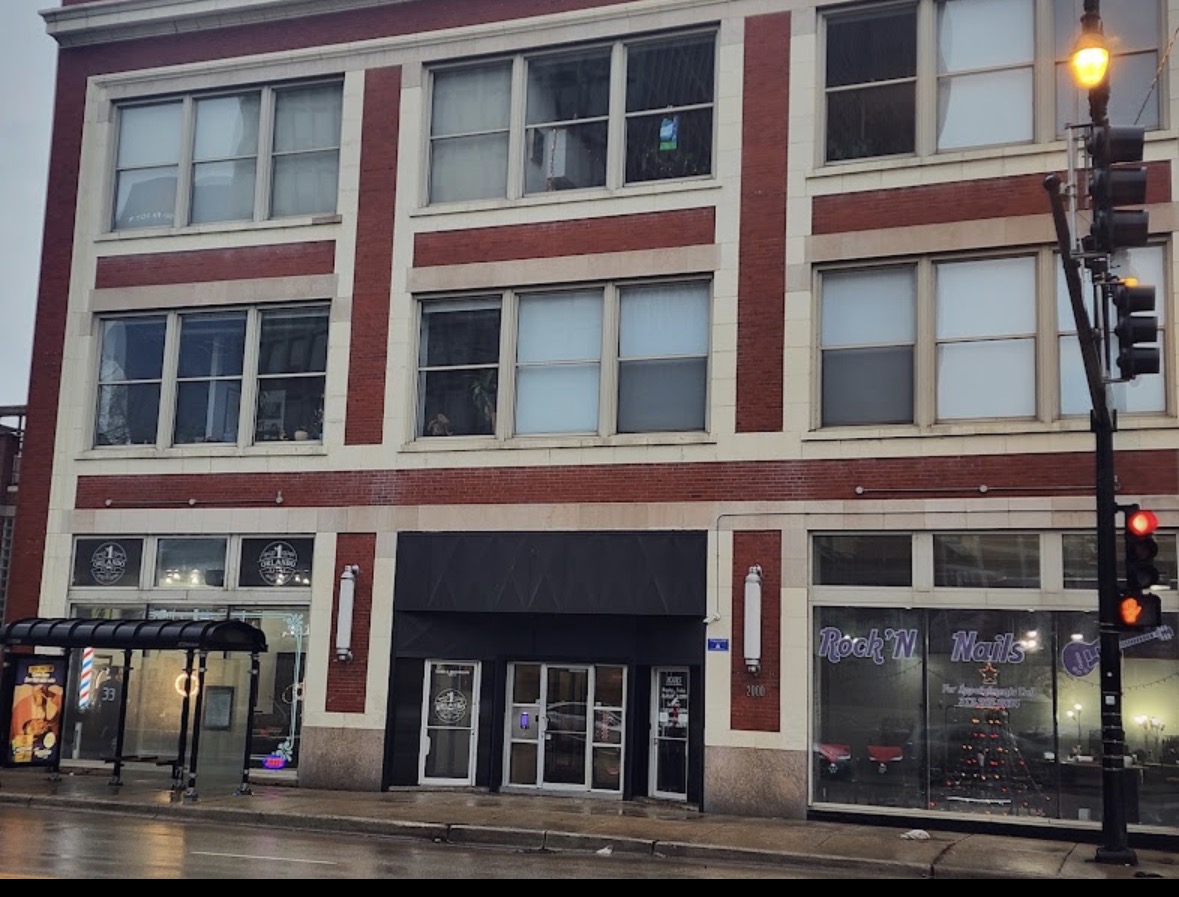 Exterior of Orlando Salon on S Michigan Ave, Chicago